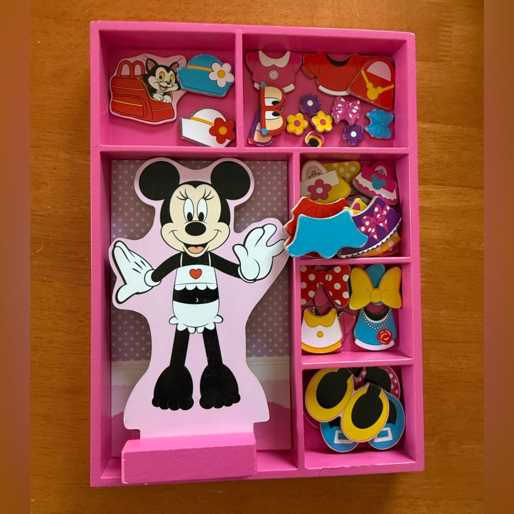 Minnie Mouse Dress-Up Magnetic Puzzle Set - Pink